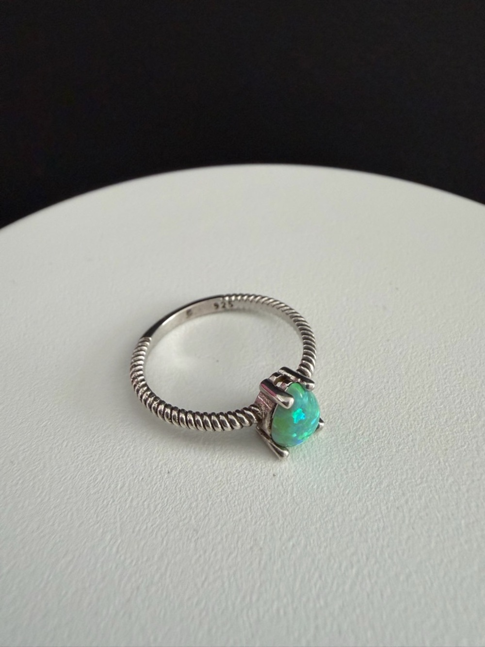 Sterling silver 925 Ring with Bright Green Opal